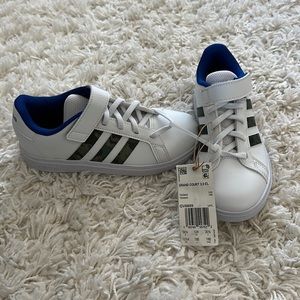 NWT little boys velcro Adidas Grand Court 2.0 tennies white with camo stripes.